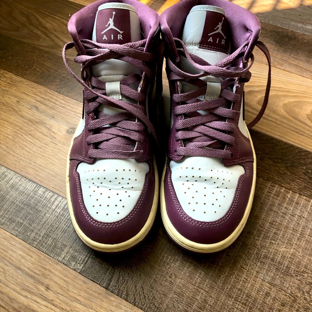 Nike Air Jordan Women’s 8 mid-Top Sneakers - purplish maroon/grey